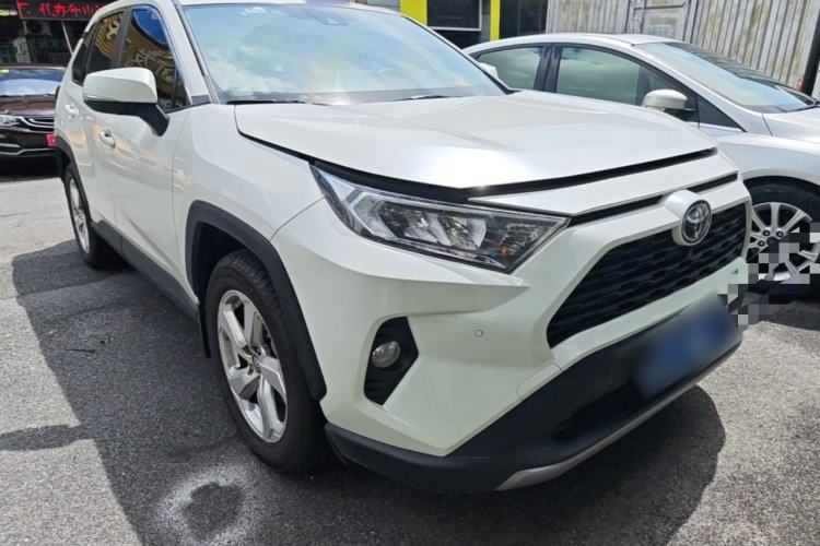 Used Toyota RAV4 2020 2.0L CVT Two-Wheel Drive Fashion Edition Front Right 45 Deg