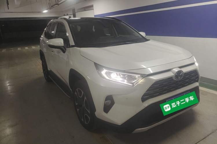 Used Toyota RAV4 2020 2.0L CVT Four-Wheel Drive Prestige Edition Front Right 45 Deg