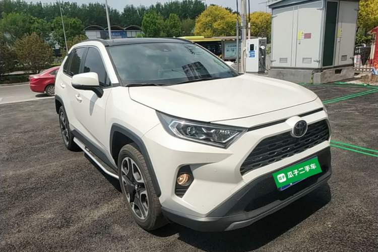 Used Toyota RAV4 2020 2.0L CVT Four-Wheel Drive Prestige Edition Front Right 45 Deg