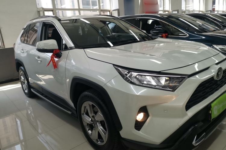 Used Toyota RAV4 2020 2.0L CVT Two-Wheel Drive Fashion PLUS Edition Front Right 45 Deg