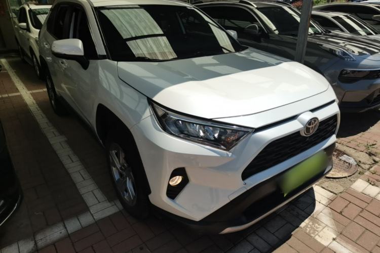 Used Toyota RAV4 2020 2.0L CVT Two-Wheel Drive Fashion Edition Front Right 45 Deg