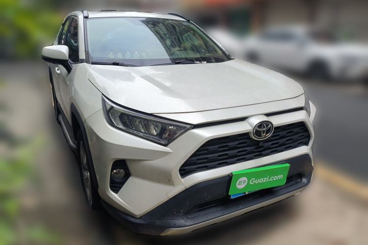 Used Toyota RAV4 2020 2.0L CVT Two-Wheel Drive Fashion Edition Front Right 45 Deg