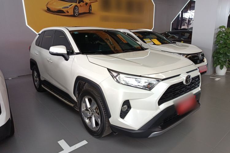 Used Toyota RAV4 2020 2.0L CVT Two-Wheel Drive Fashion Edition Front Right 45 Deg