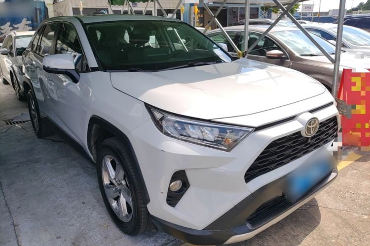 Used Toyota RAV4 2020 2.0L CVT Two-Wheel Drive Fashion Edition Front Right 45 Deg