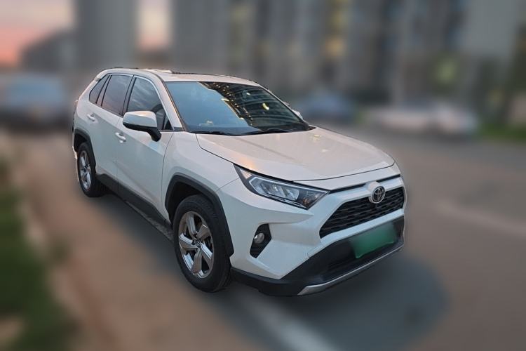 Used Toyota RAV4 2020 2.0L CVT Two-Wheel Drive Fashion Edition Front Right 45 Deg