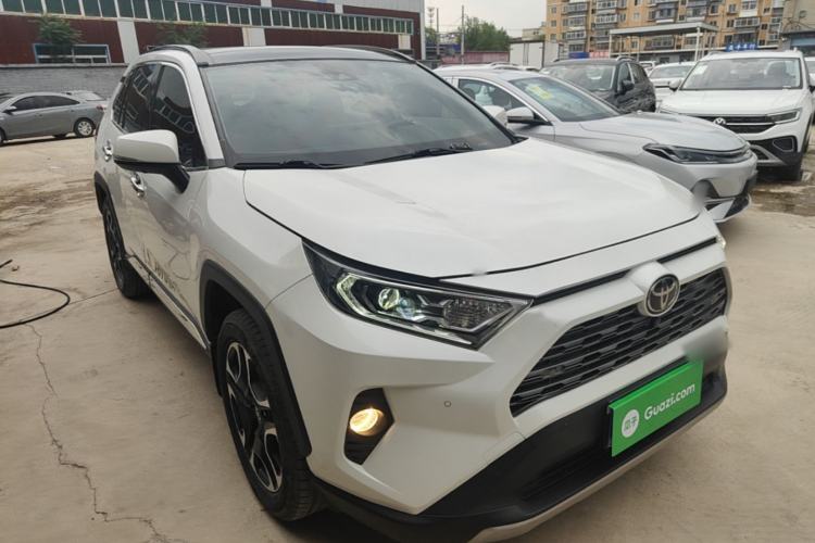 Used Toyota RAV4 2020 2.0L CVT Four-Wheel Drive Prestige Edition Front Right 45 Deg