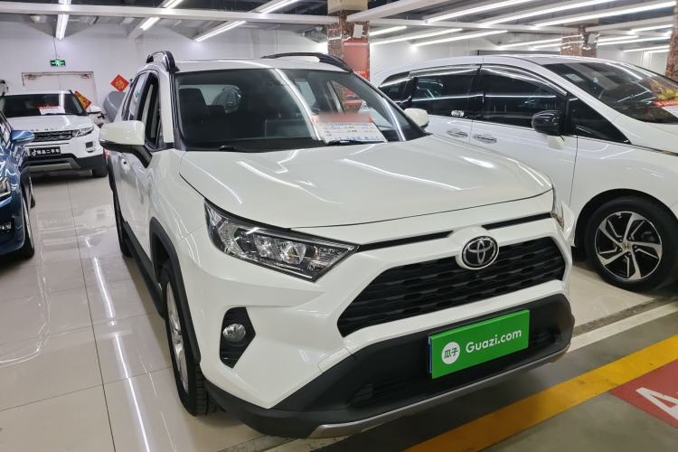 Used Toyota RAV4 2020 2.0L CVT Two-Wheel Drive Fashion PLUS Edition Front Right 45 Deg