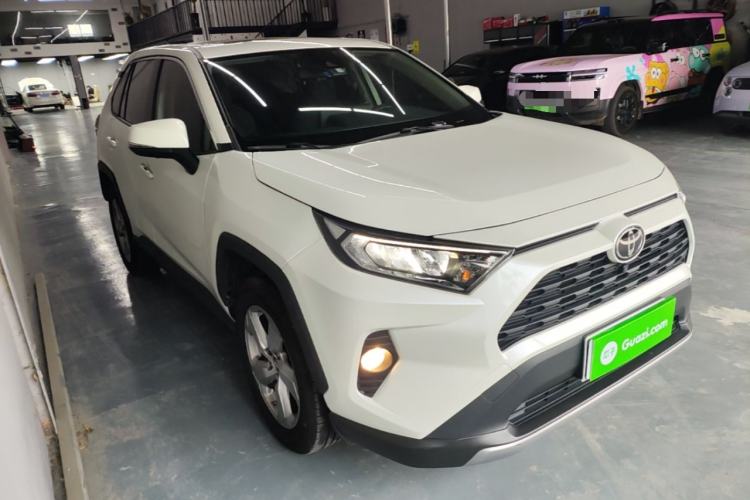 Used Toyota RAV4 2020 2.0L CVT Two-Wheel Drive Fashion Edition Front Right 45 Deg