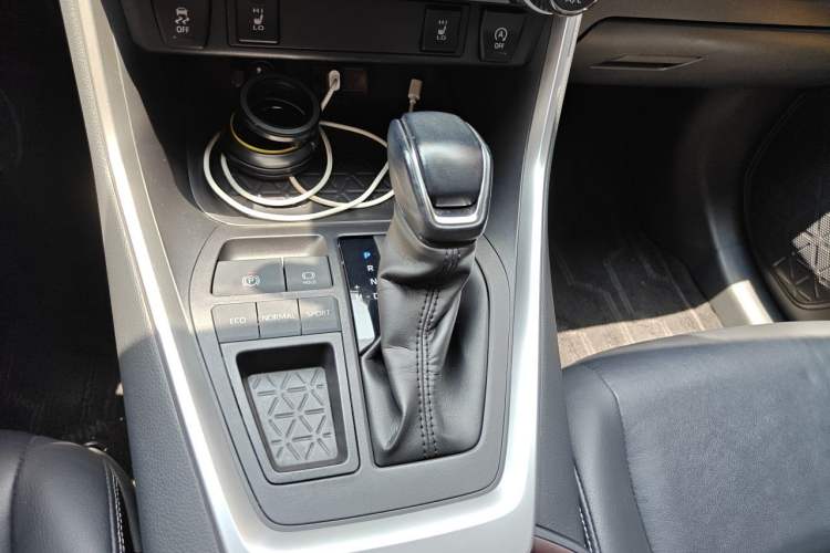 Used Toyota RAV4 2020 2.0L CVT Two-Wheel Drive Fashion PLUS Edition Gear Lever