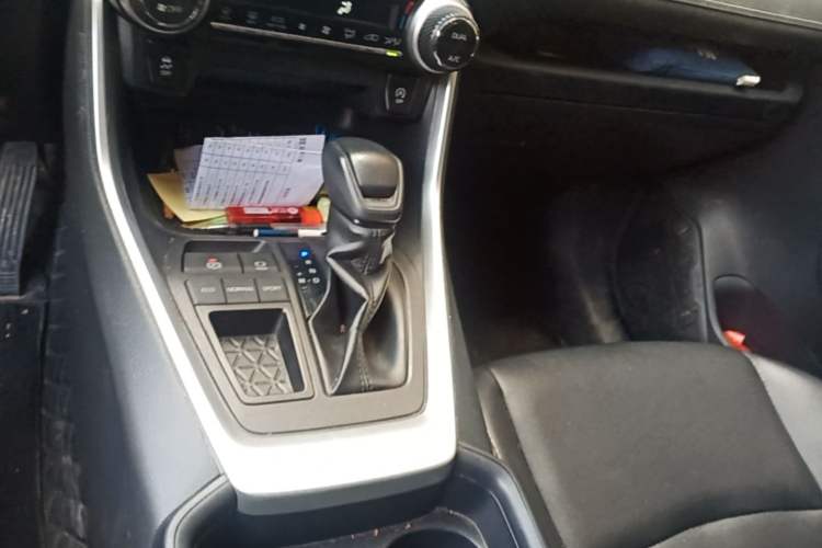 Used Toyota RAV4 2020 2.0L CVT Two-Wheel Drive Fashion Edition Gear Lever