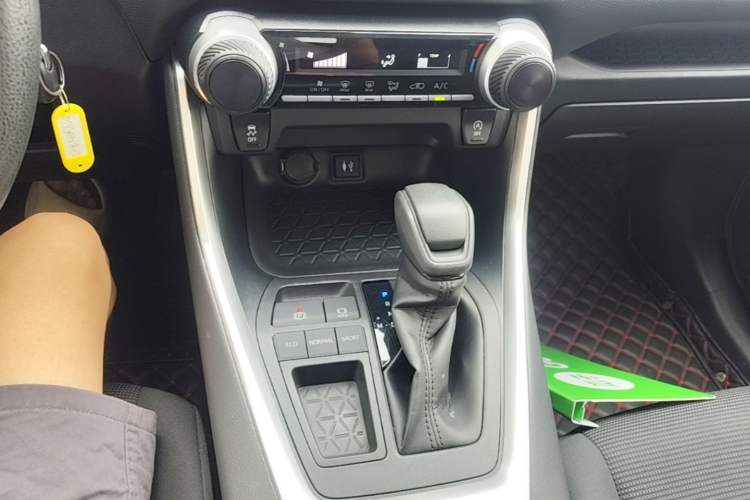 Used Toyota RAV4 2020 2.0L CVT Two-Wheel Drive Urban Edition Gear Lever