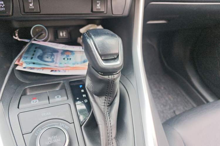 Used Toyota RAV4 2020 Dual-Engine 2.5L E-CVT 4x4 Elite PLUS Edition Gear Lever