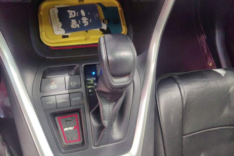 Used Toyota RAV4 2020 2.0L CVT Two-Wheel Drive Fashion Edition Gear Lever