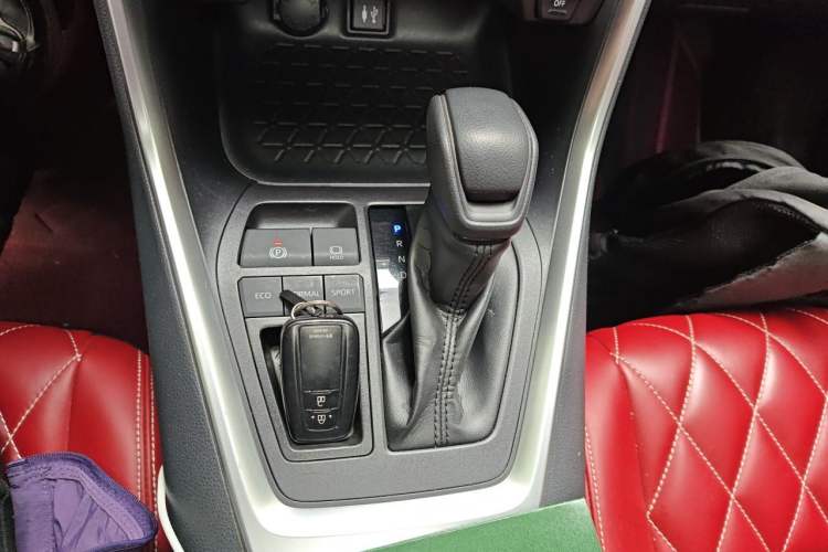Used Toyota RAV4 2020 2.0L CVT Two-Wheel Drive Fashion Edition Gear Lever