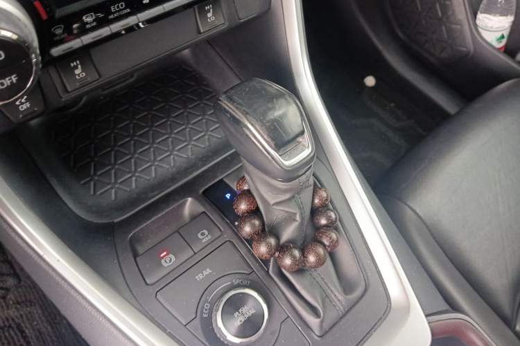 Used Toyota RAV4 2020 Dual-Engine 2.5L E-CVT 4x4 Elite PLUS Edition Gear Lever