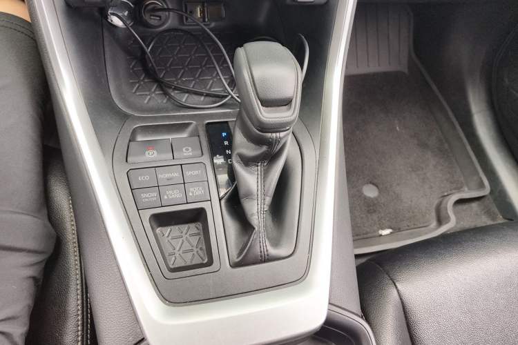 Used Toyota RAV4 2020 2.0L CVT 4x4 Trend Edition Gear Lever
