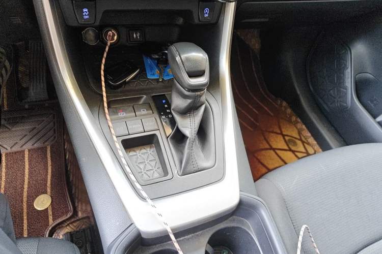 Used Toyota RAV4 2020 2.0L CVT Two-Wheel Drive Fashion Edition Gear Lever