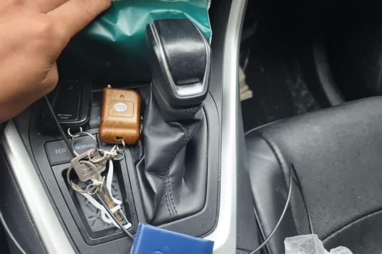 Used Toyota RAV4 2020 2.0L CVT Two-Wheel Drive Fashion PLUS Edition Gear Lever