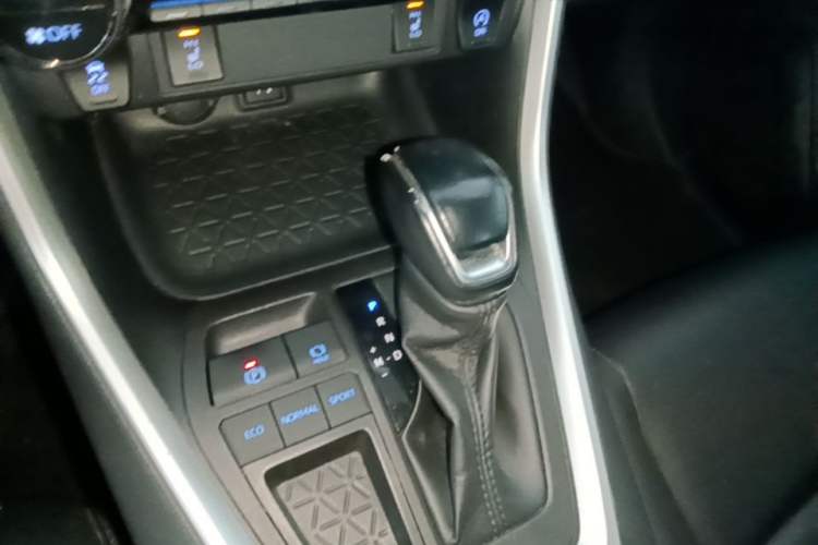 Used Toyota RAV4 2020 2.0L CVT Two-Wheel Drive Fashion PLUS Edition Gear Lever
