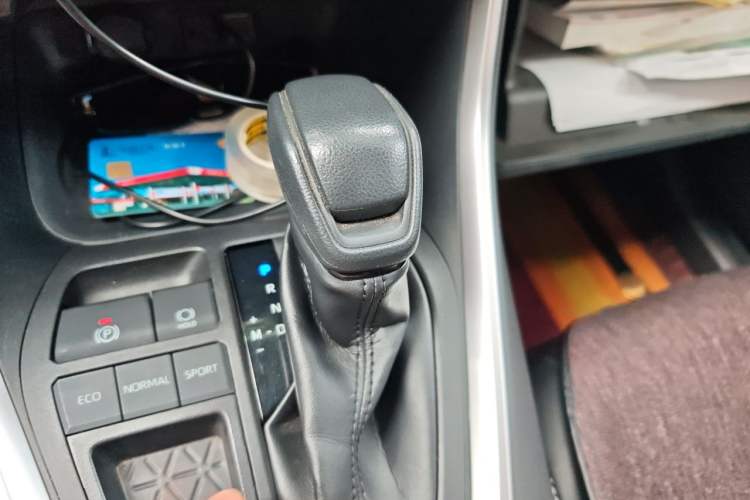 Used Toyota RAV4 2020 2.0L CVT Two-Wheel Drive Fashion Edition Gear Lever