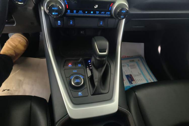 Used Toyota RAV4 2020 Dual-Engine 2.5L E-CVT 4x4 Elite PLUS Edition Gear Lever