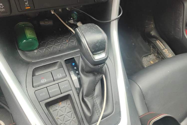 Used Toyota RAV4 2020 2.0L CVT Two-Wheel Drive Fashion PLUS Edition Gear Lever