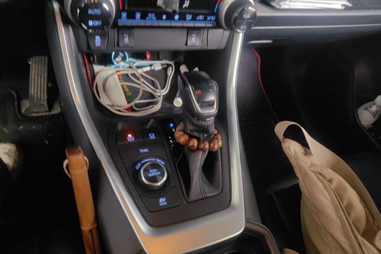 Used Toyota RAV4 2020 Dual-Engine 2.5L E-CVT 4x4 Elite PLUS Edition Gear Lever