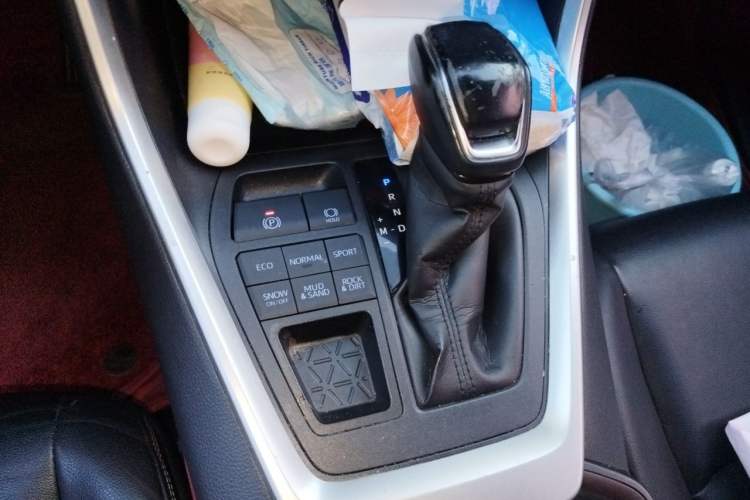 Used Toyota RAV4 2020 2.0L CVT 4x4 Style PLUS Edition Gear Lever