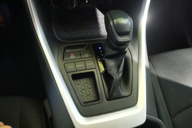 Used Toyota RAV4 2020 2.0L CVT Two-Wheel Drive Urban Edition Gear Lever