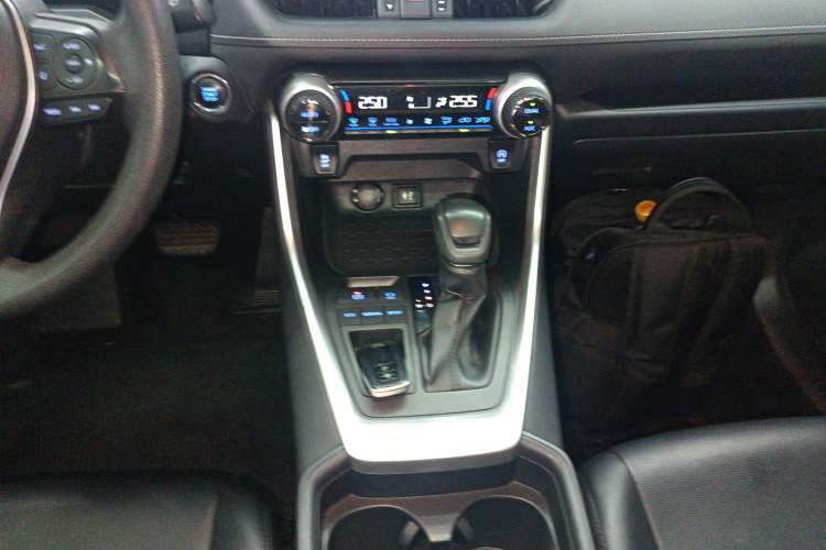 Used Toyota RAV4 2020 2.0L CVT Two-Wheel Drive Fashion Edition Gear Lever