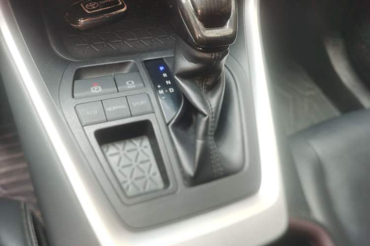 Used Toyota RAV4 2020 2.0L CVT Two-Wheel Drive Fashion PLUS Edition Gear Lever
