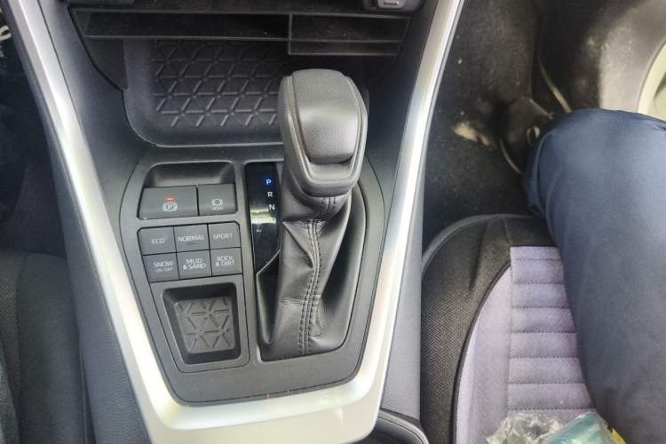 Used Toyota RAV4 2020 2.0L CVT 4x4 Trend Edition Gear Lever