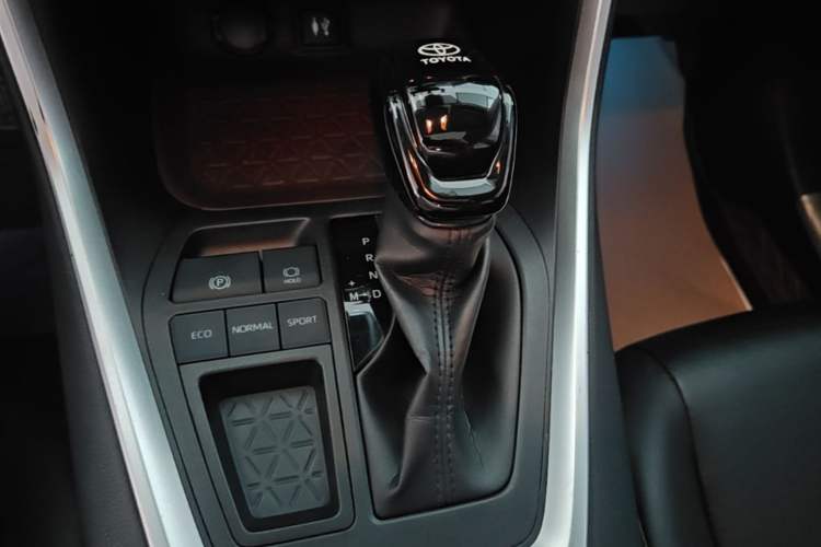 Used Toyota RAV4 2020 2.0L CVT Two-Wheel Drive Prestige Edition Gear Lever