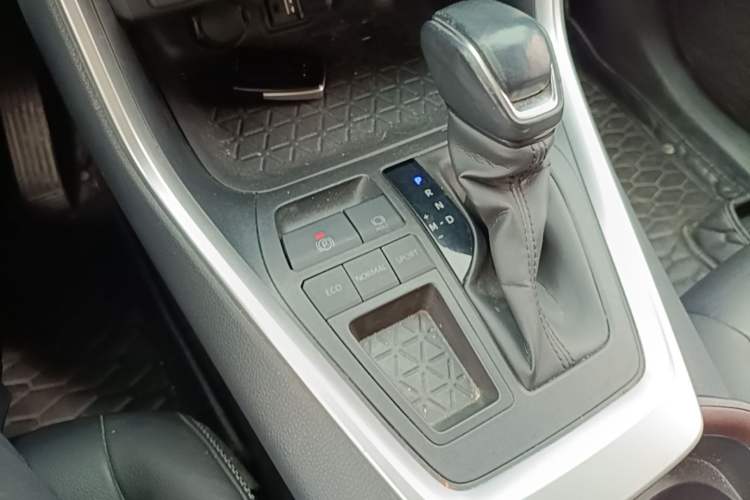Used Toyota RAV4 2020 2.0L CVT Two-Wheel Drive Fashion PLUS Edition Gear Lever