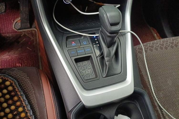 Used Toyota RAV4 2020 2.0L CVT Two-Wheel Drive Fashion Edition Gear Lever
