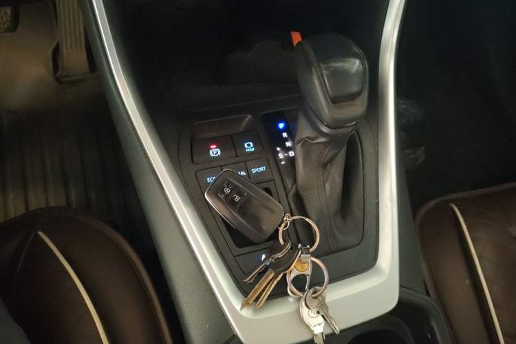 Used Toyota RAV4 2020 Dual-Engine 2.5L E-CVT Two-Wheel Drive Elite Edition Gear Lever