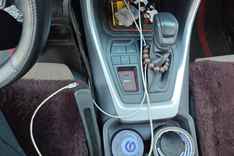 Used Toyota RAV4 2020 2.0L CVT Two-Wheel Drive Fashion Edition Gear Lever