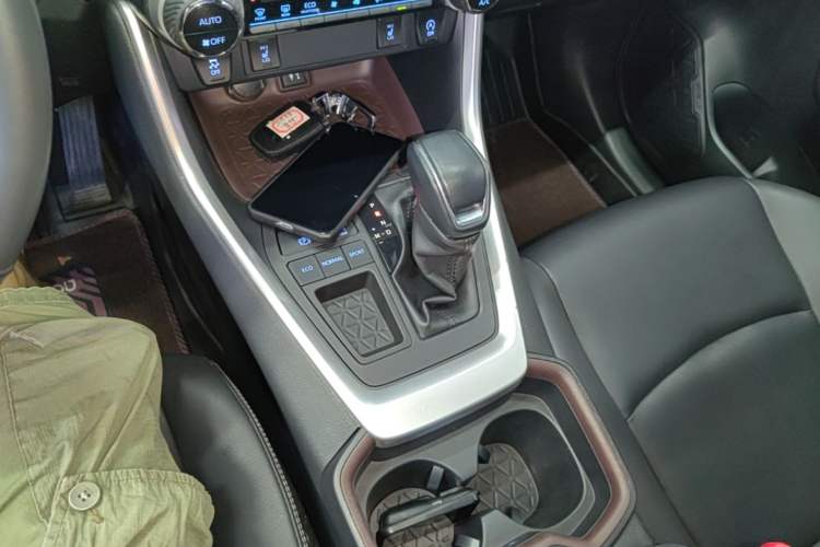 Used Toyota RAV4 2020 2.0L CVT Two-Wheel Drive Prestige Edition Gear Lever