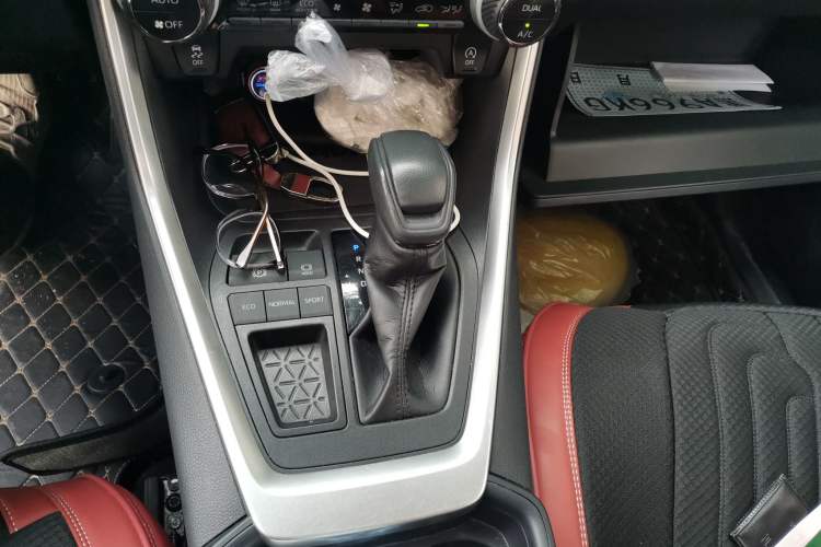 Used Toyota RAV4 2020 2.0L CVT Two-Wheel Drive Fashion Edition Gear Lever