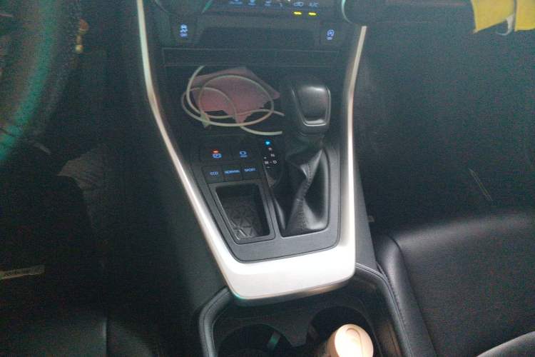 Used Toyota RAV4 2020 2.0L CVT Two-Wheel Drive Urban Edition Gear Lever