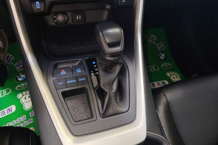 Used Toyota RAV4 2020 2.0L CVT Two-Wheel Drive Fashion Edition Gear Lever