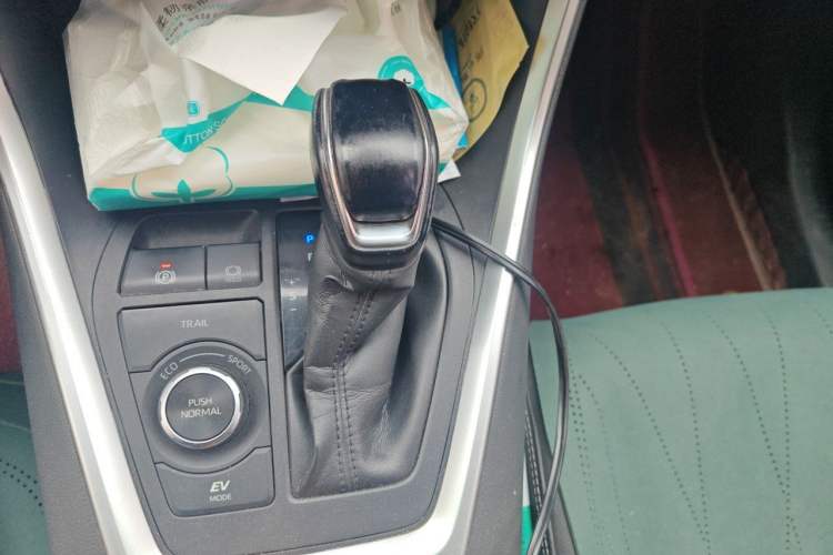 Used Toyota RAV4 2020 Dual-Engine 2.5L E-CVT 4x4 Elite PLUS Edition Gear Lever