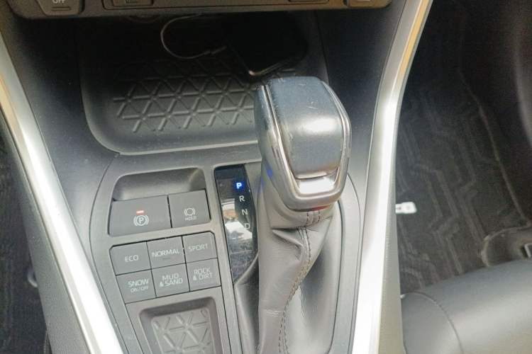 Used Toyota RAV4 2020 2.0L CVT 4x4 Style PLUS Edition Gear Lever