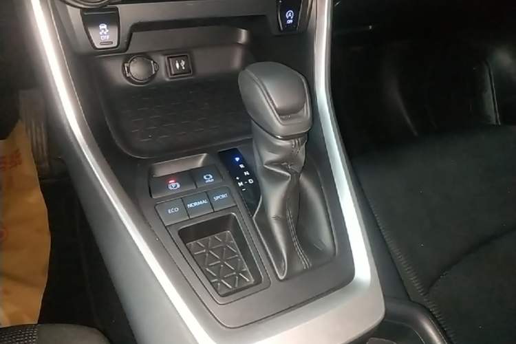 Used Toyota RAV4 2020 2.0L CVT Two-Wheel Drive Urban Edition Gear Lever