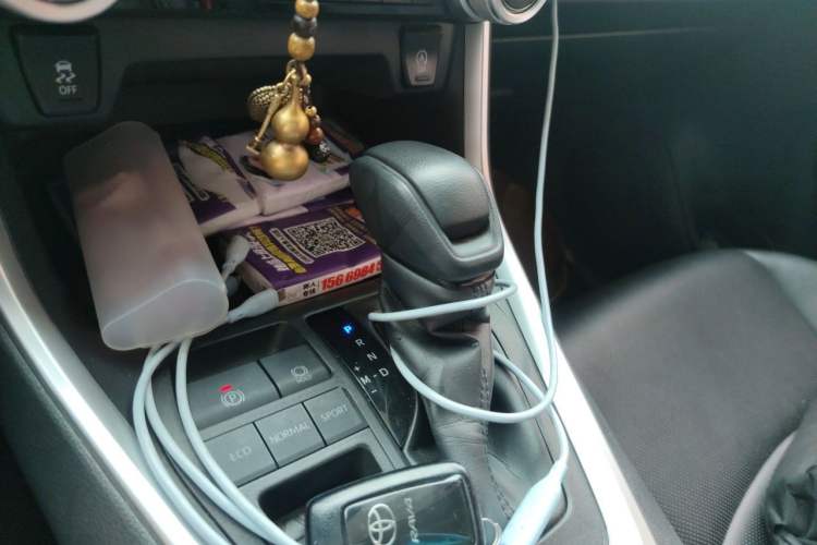 Used Toyota RAV4 2020 2.0L CVT Two-Wheel Drive Fashion Edition Gear Lever