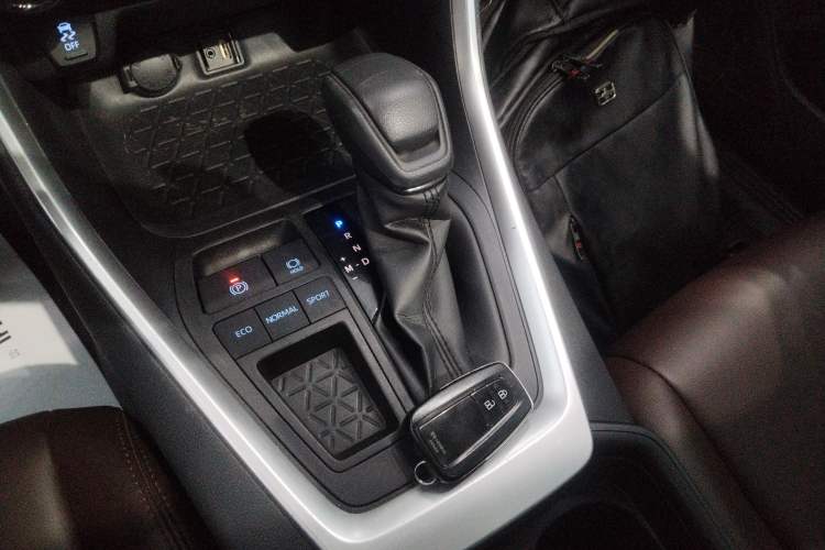Used Toyota RAV4 2020 2.0L CVT Two-Wheel Drive Fashion Edition Gear Lever