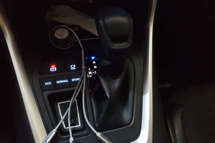 Used Toyota RAV4 2020 2.0L CVT Two-Wheel Drive Fashion Edition Gear Lever