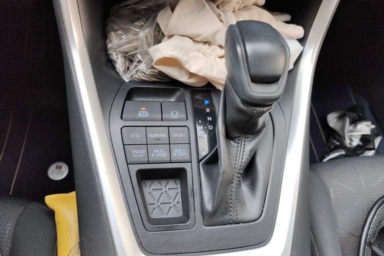Used Toyota RAV4 2020 2.0L CVT 4x4 Trend Edition Gear Lever