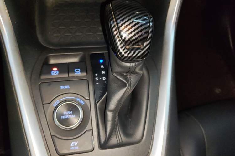 Used Toyota RAV4 2020 Dual-Engine 2.5L E-CVT 4x4 Elite PLUS Edition Gear Lever