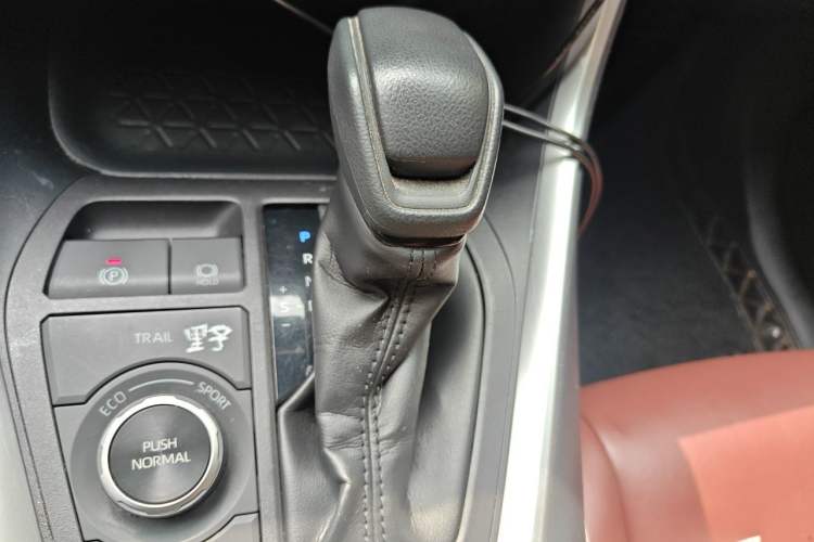 Used Toyota RAV4 2020 Dual-Engine 2.5L E-CVT Four-Wheel Drive Elite Edition Gear Lever
